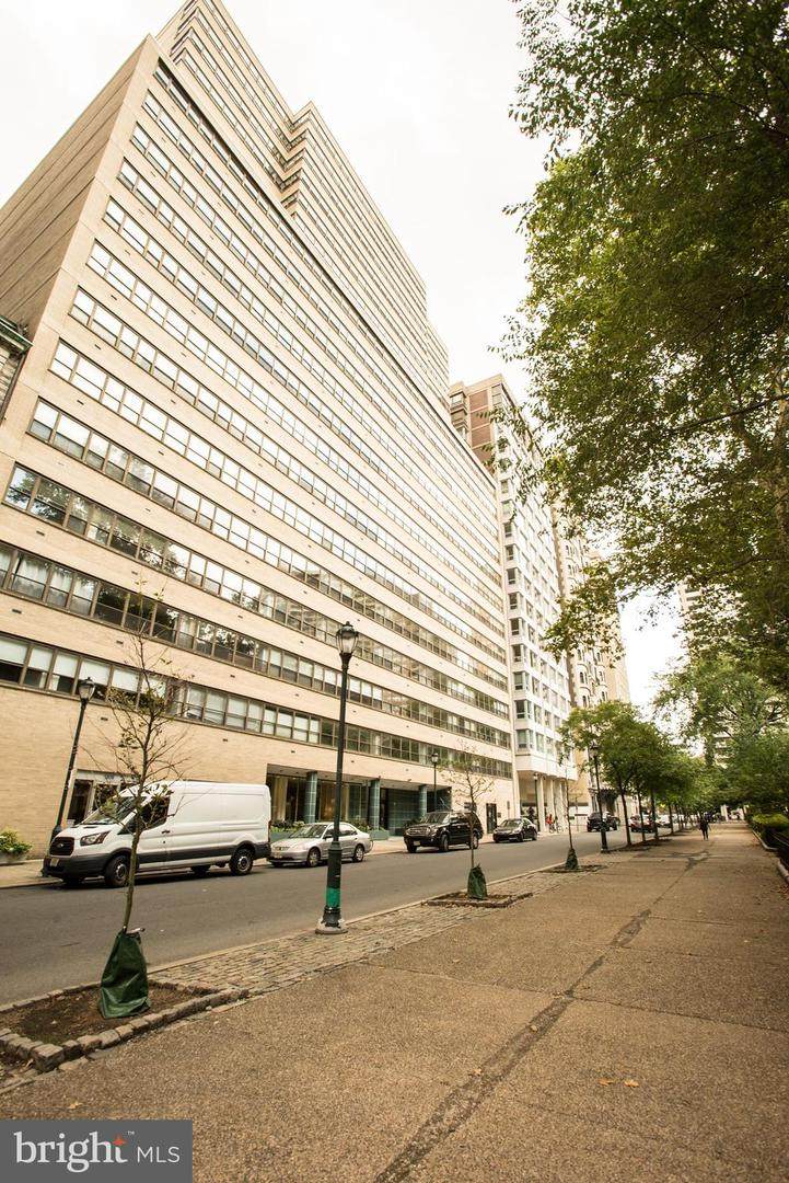 1806-18 Rittenhouse Square - Photo 1