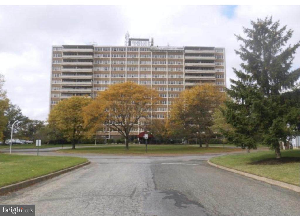 812 Barclay Towers - Photo 1