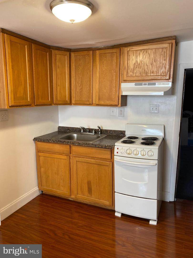 927 12TH Street - Photo 1
