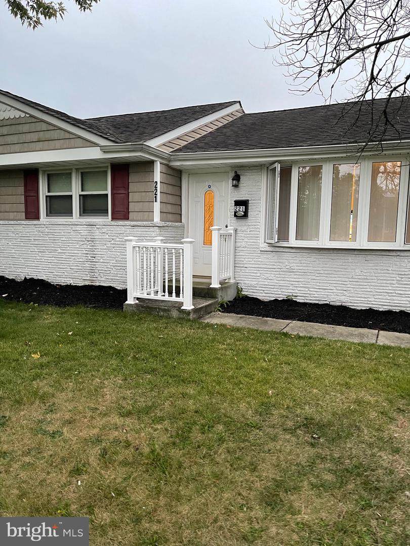 221 Ford Avenue - Photo 1