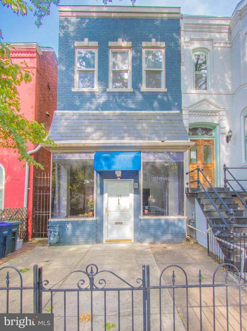 109 8TH Street - Photo 1
