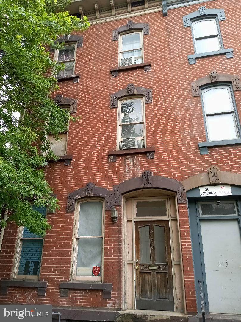 215 Perry Street - Photo 1