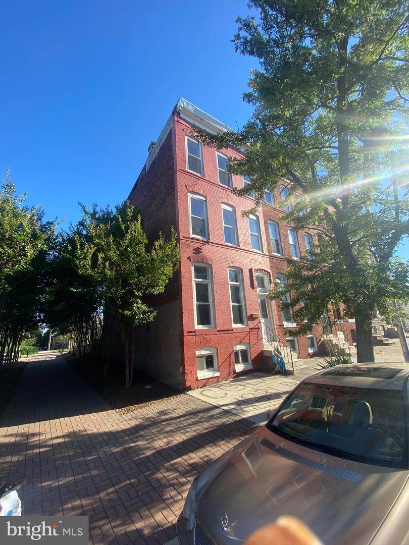 421 21ST Street - Photo 1