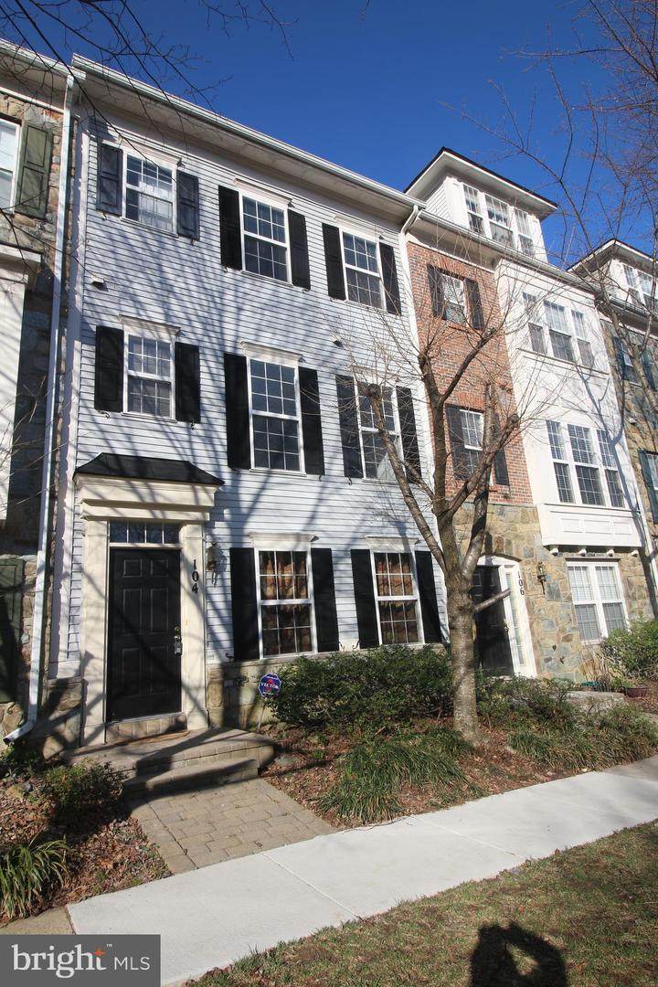 104 Elmcroft Boulevard - Photo 1