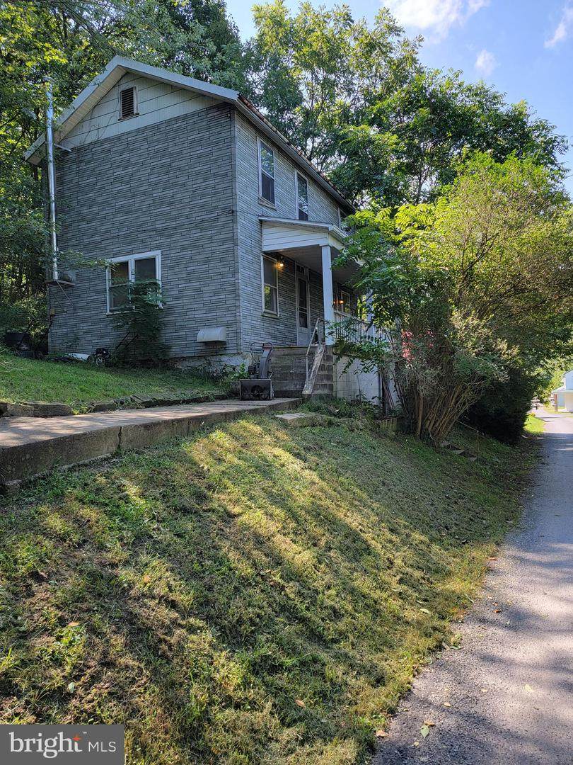 725 Oliver - Photo 1