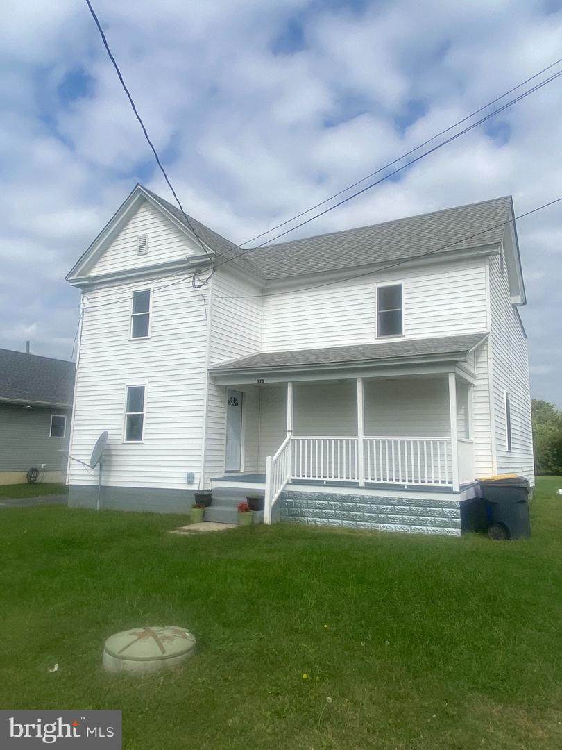 320 Railroad - Photo 1