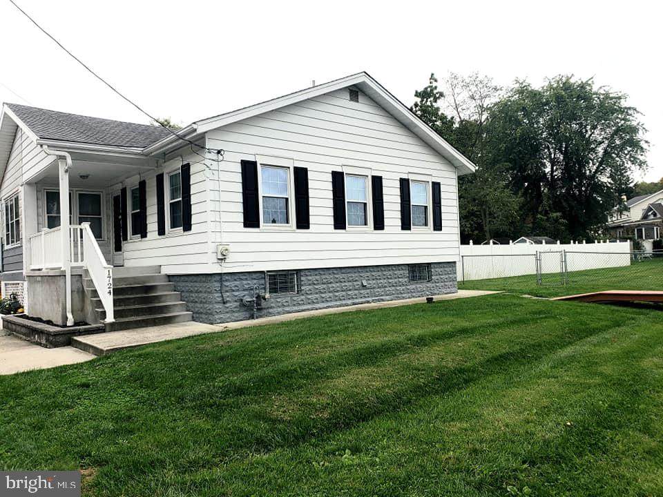 1724 Hewes - Photo 1