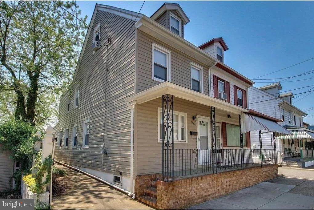 924 Pond Street - Photo 1
