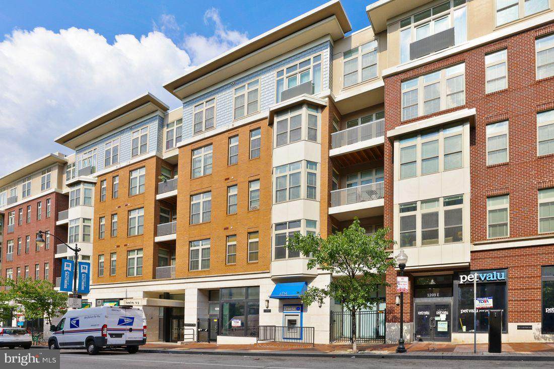 1209 Charles Street - Photo 1