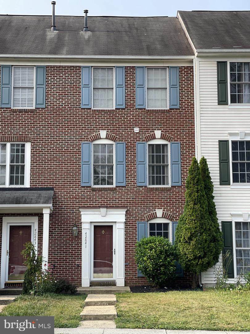 42841 Pilgrim Square - Photo 1