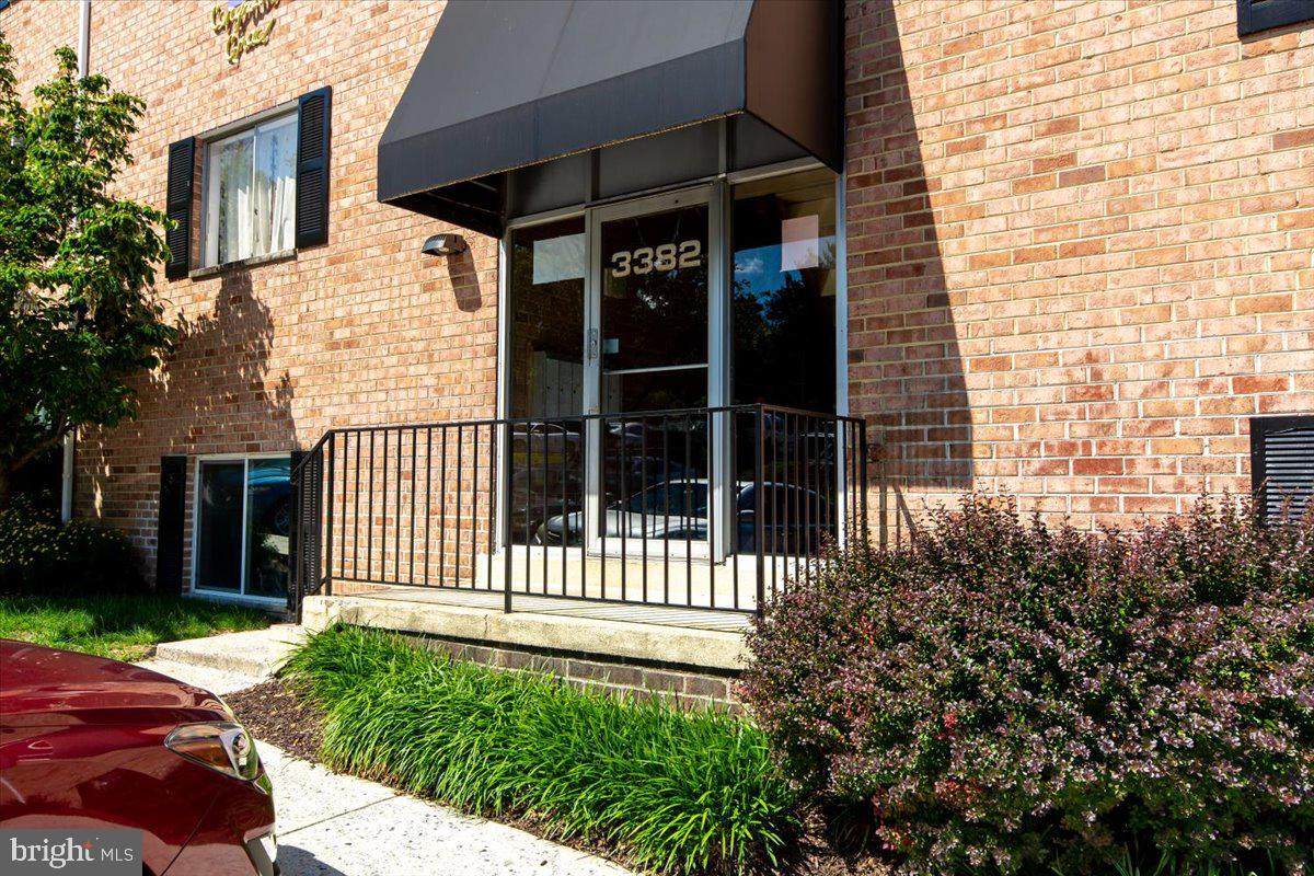 3382 Hewitt Avenue - Photo 1