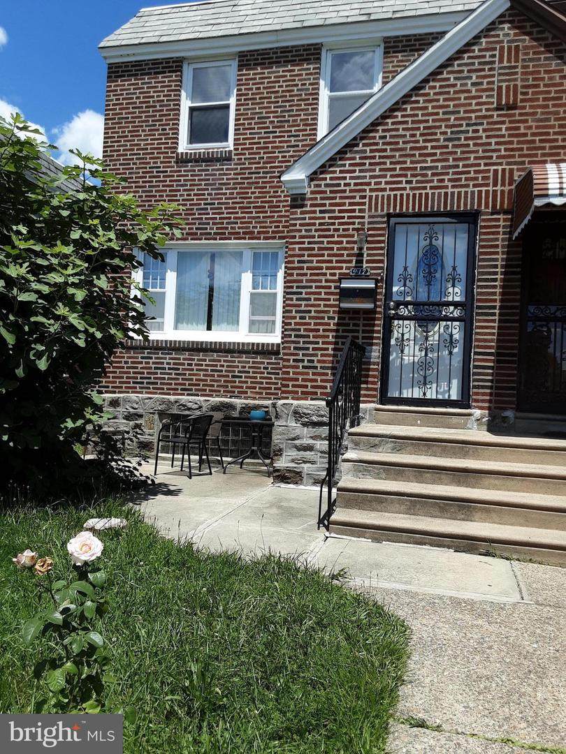 917 Disston Street - Photo 1