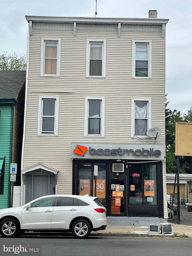 1068 Broad Street - Photo 1