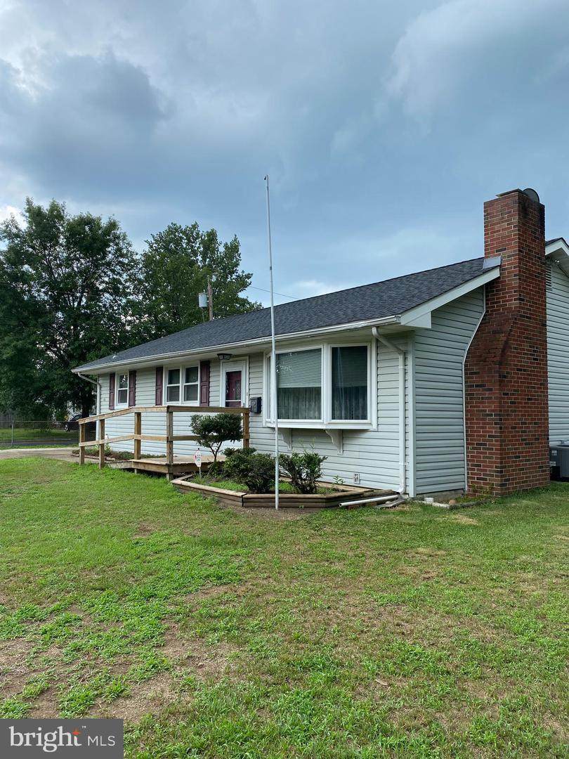 401 Laycock Street - Photo 1