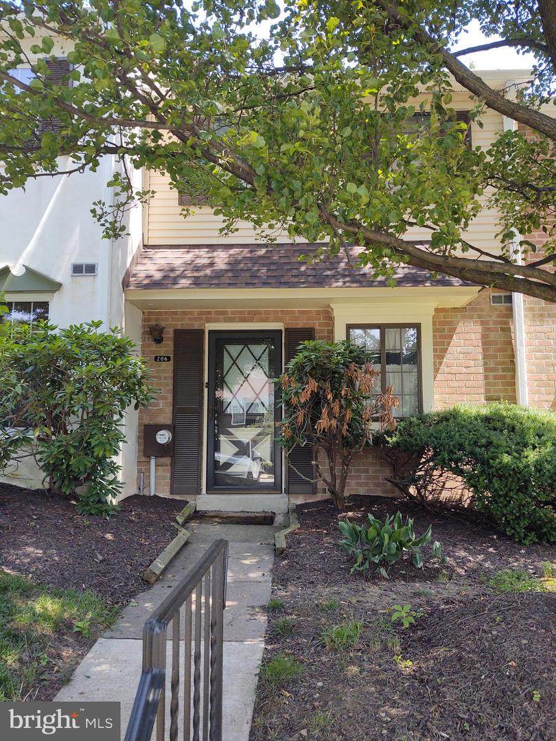 206 Glen Place - Photo 1