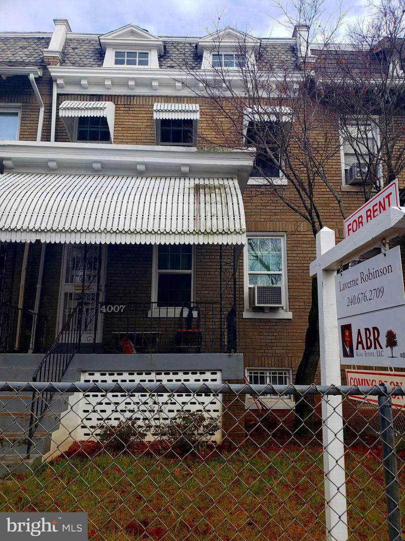 4007 5TH Street - Photo 1