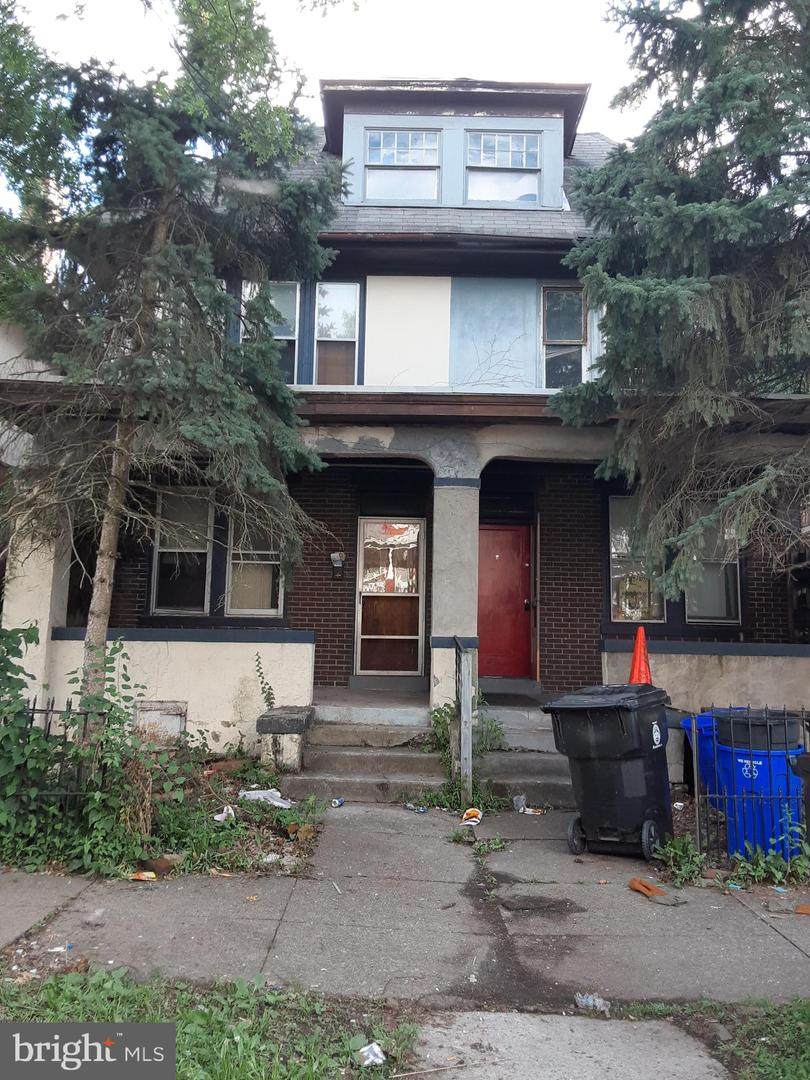 716 18TH Street - Photo 1