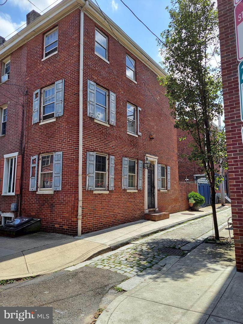 132 Catharine Street - Photo 1