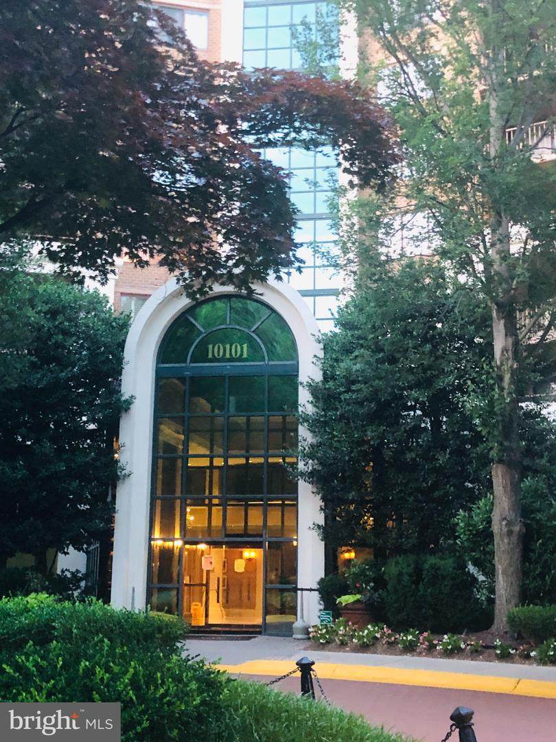 10101 Grosvenor Place - Photo 1