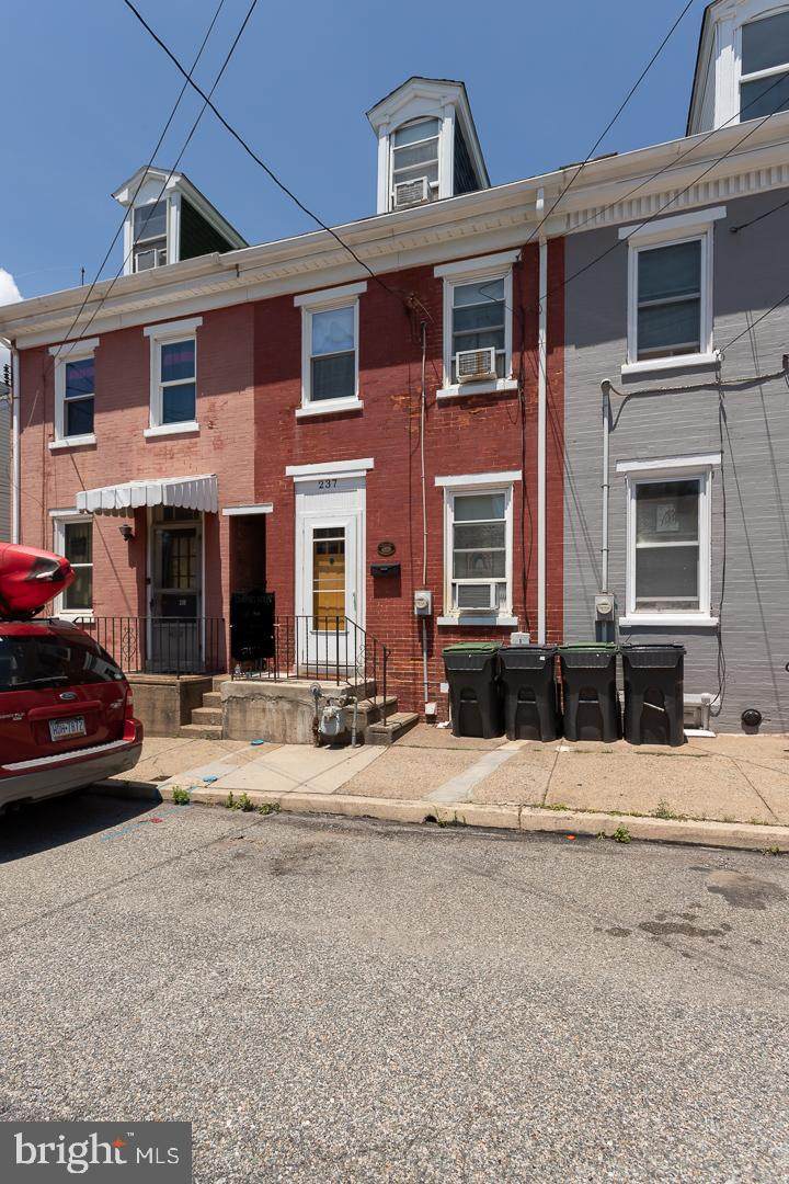 237 Hall Street - Photo 1