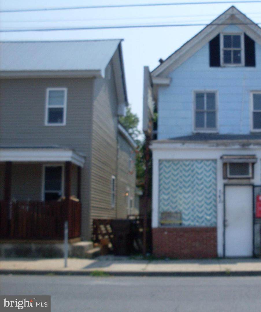 742 Race Street - Photo 1