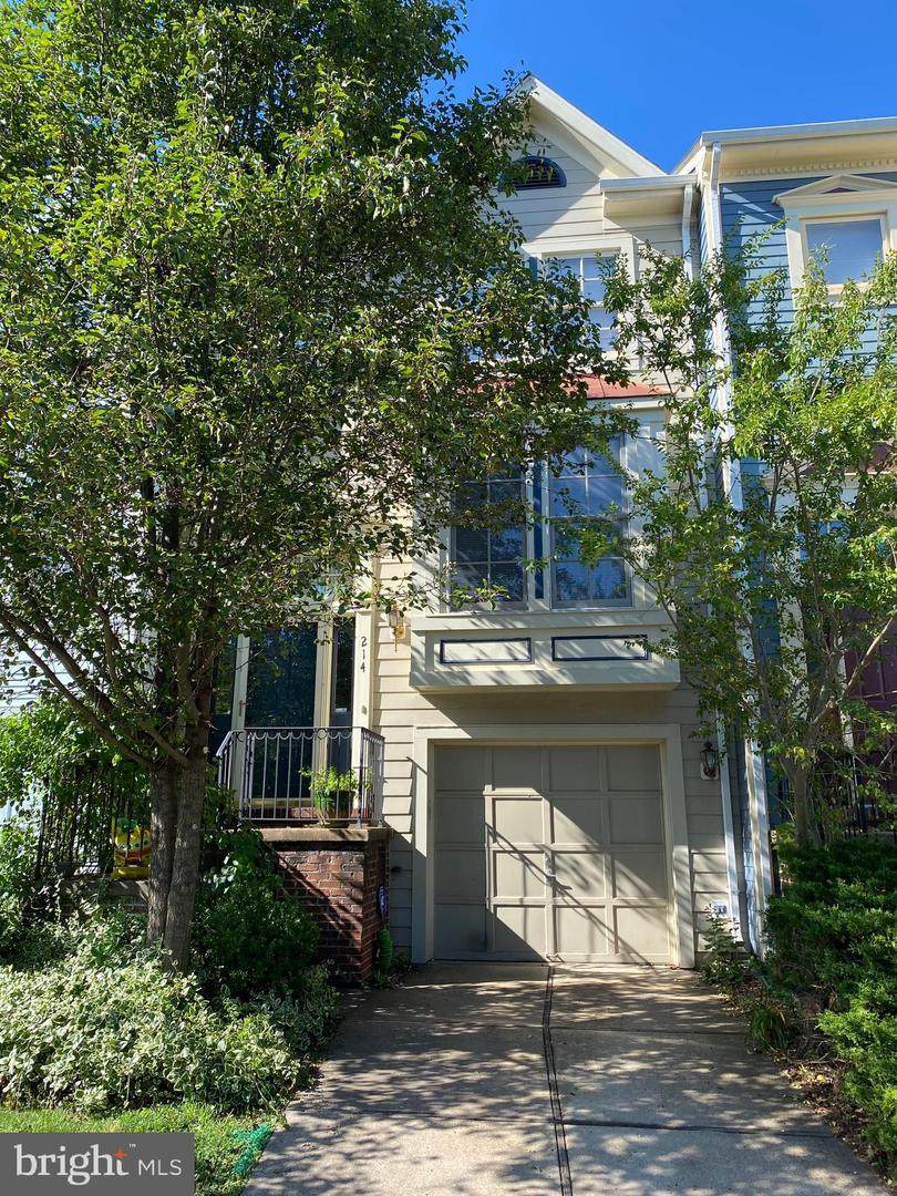 214 Occoquan Street - Photo 1
