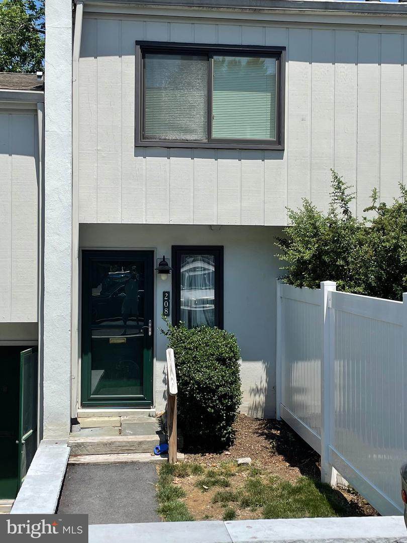 208 Summit House - Photo 1