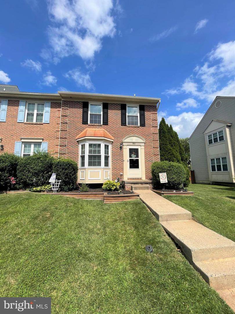 300 Overlea Place - Photo 1