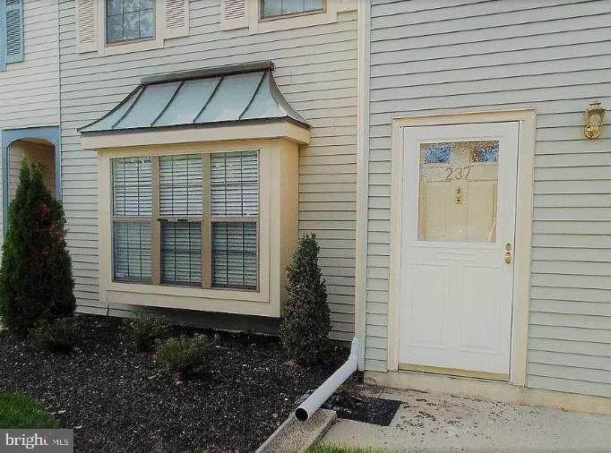 237 Wyndham Place - Photo 1