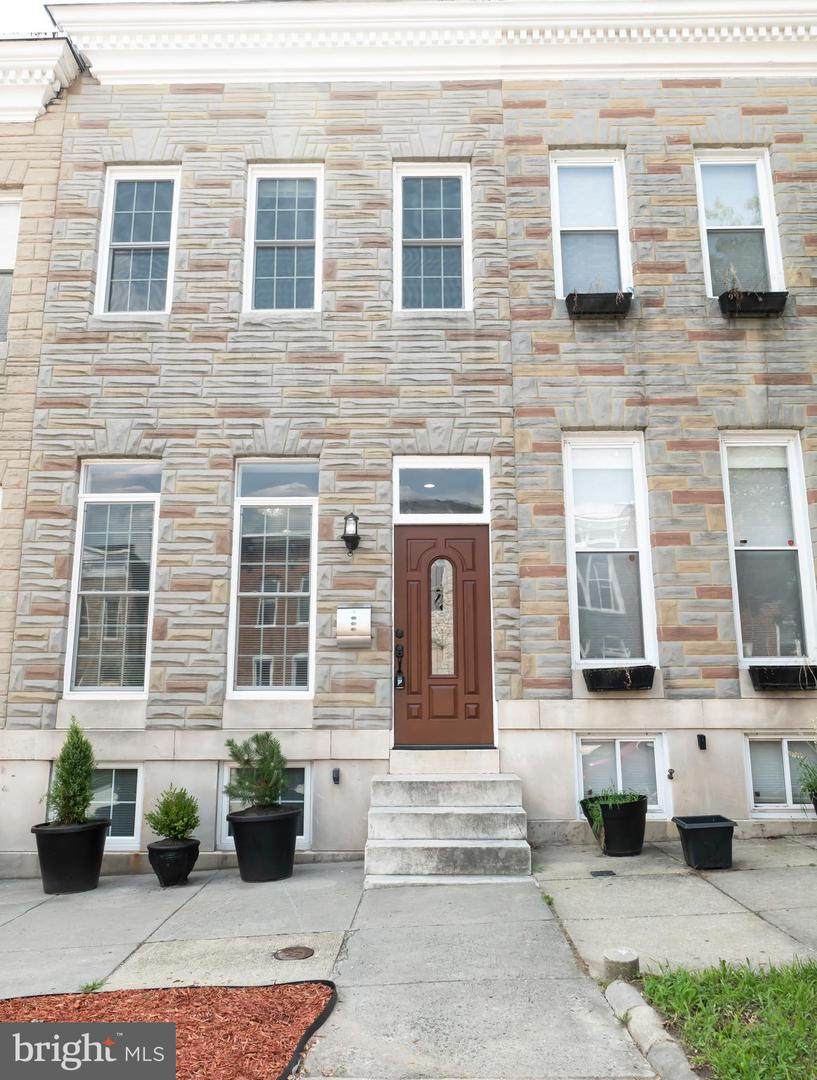 1828 Bond Street - Photo 1