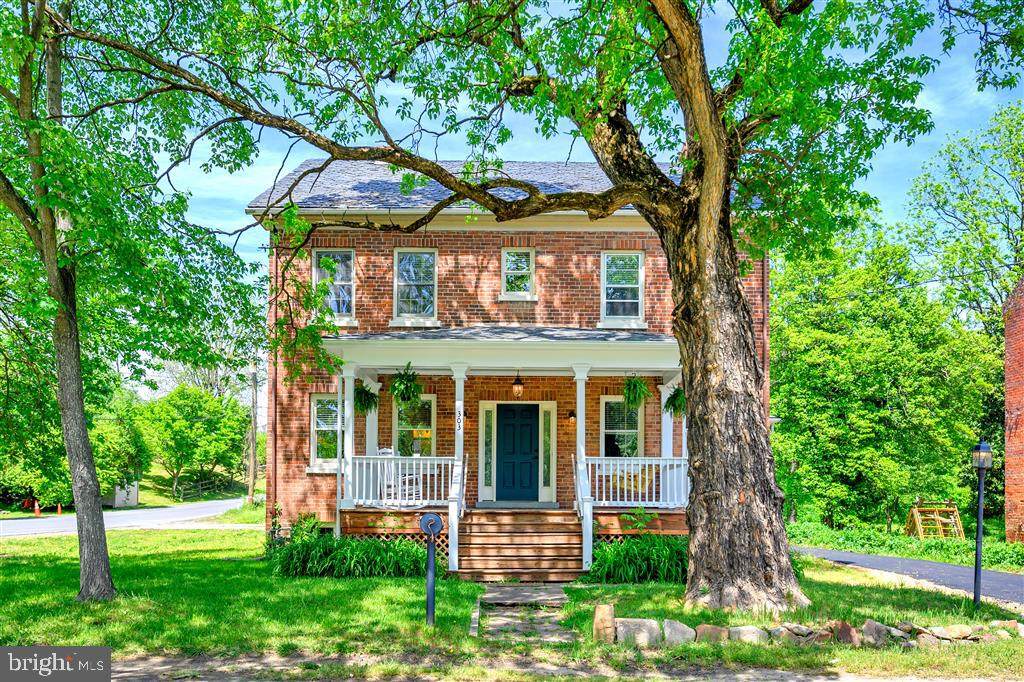 303 King Street - Photo 1