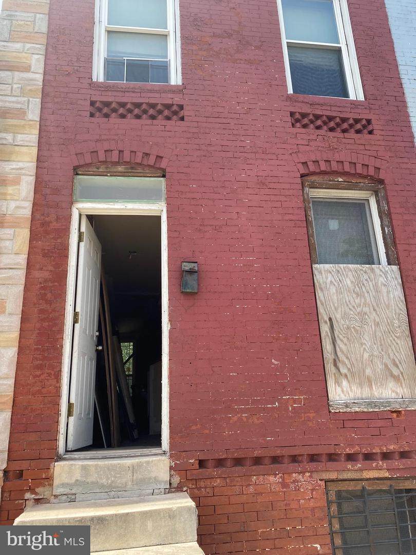1740 Calhoun Street - Photo 1