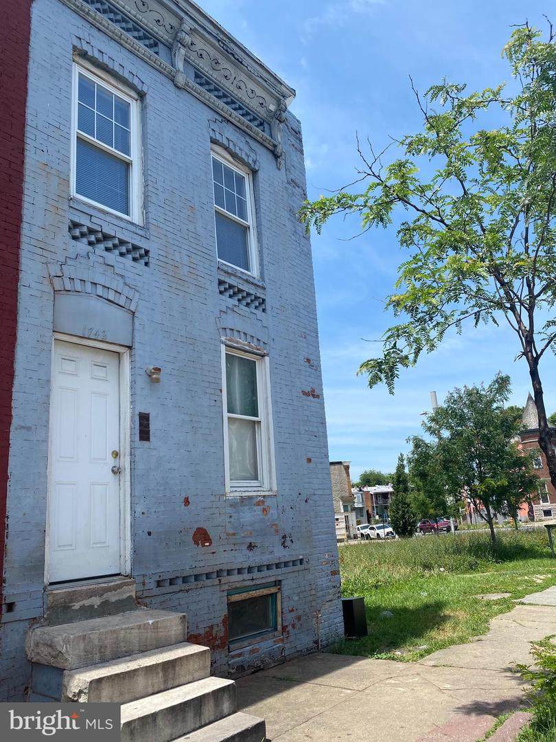 1742 Calhoun Street - Photo 1