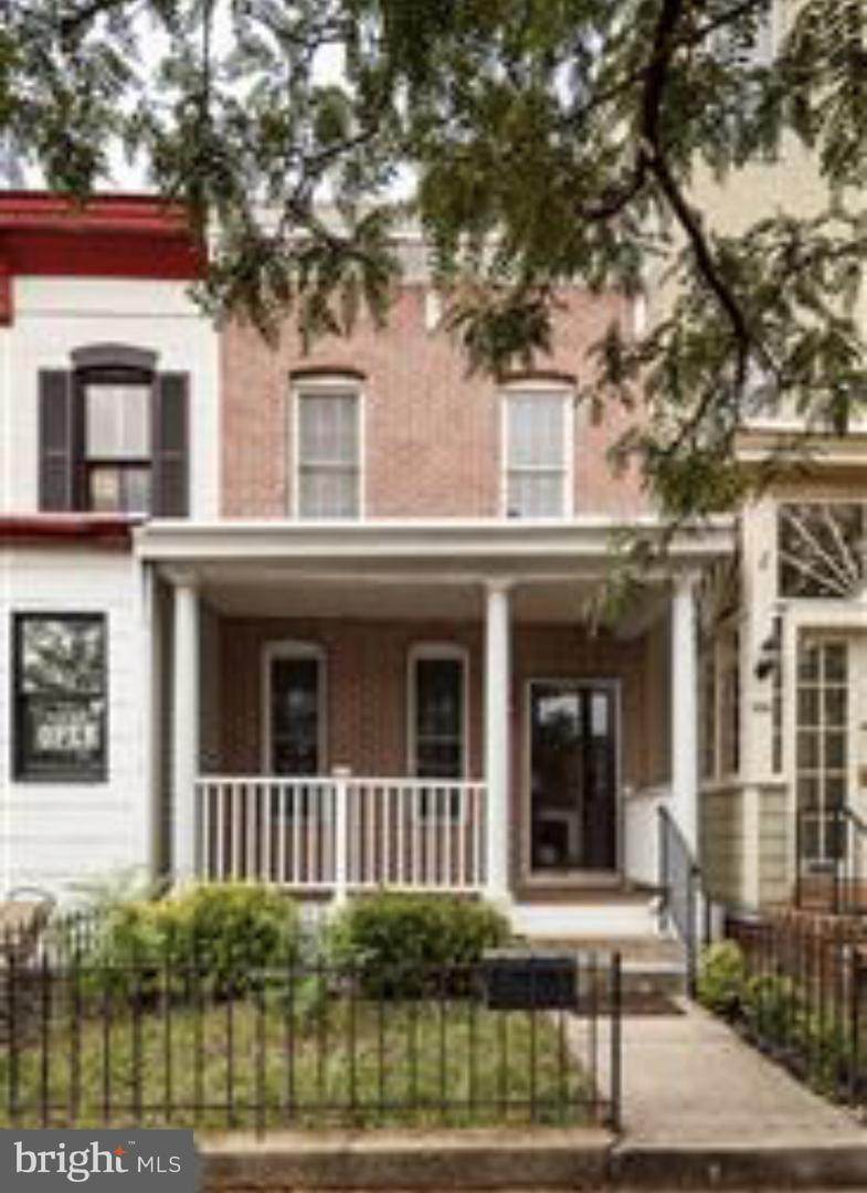 818 36TH Street - Photo 1