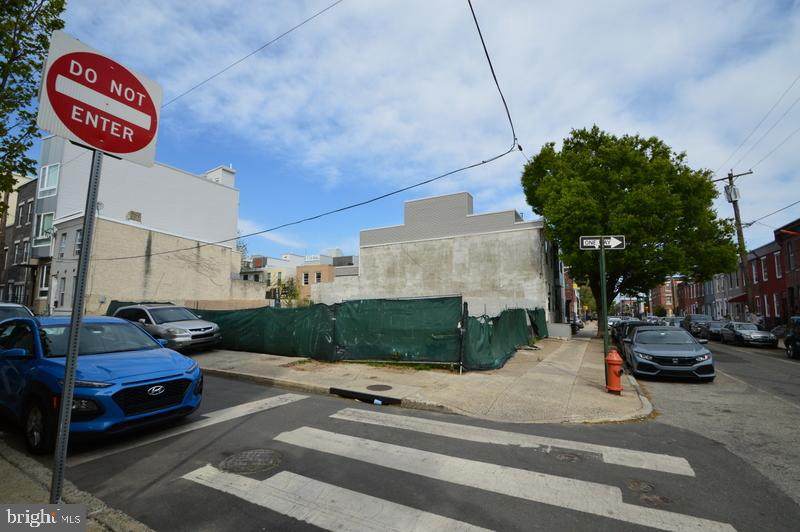 1723 Tasker Street - Photo 1