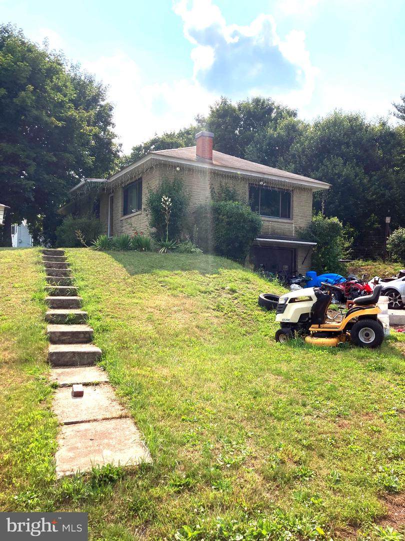 235 Main Boulevard - Photo 1
