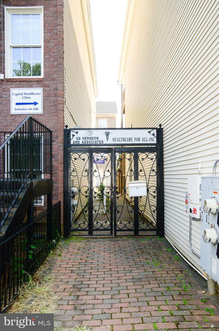 330 15TH Street - Photo 1