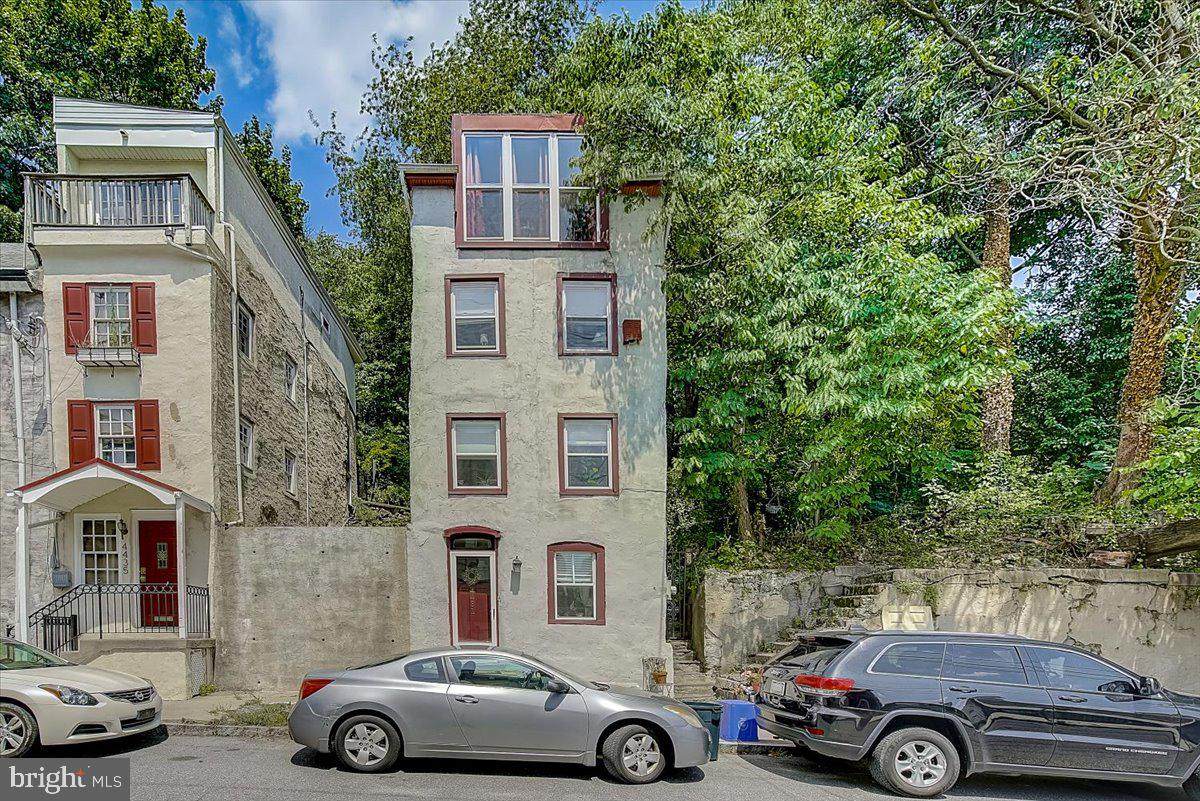 4431 Silverwood Street - Photo 1