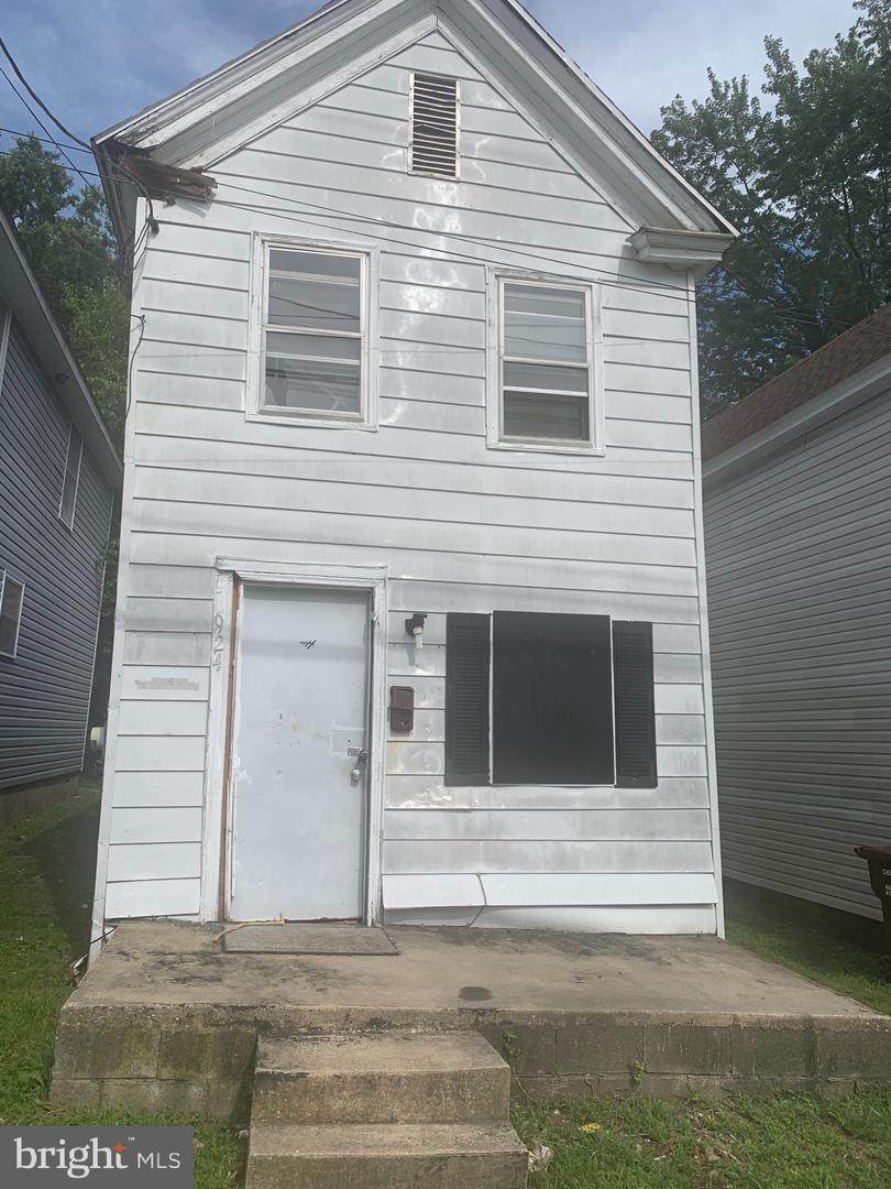 924 Pine Street - Photo 1