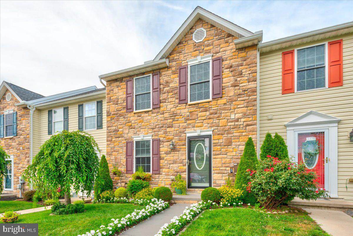 8867 Hillside Way - Photo 1