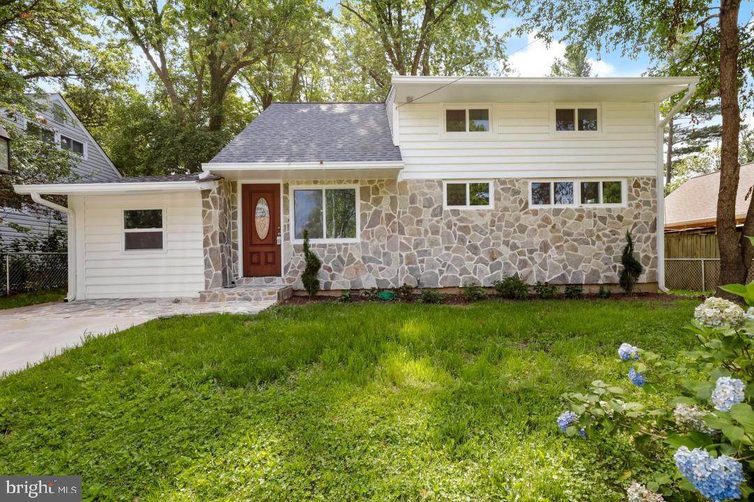 203 Bradley Avenue - Photo 1