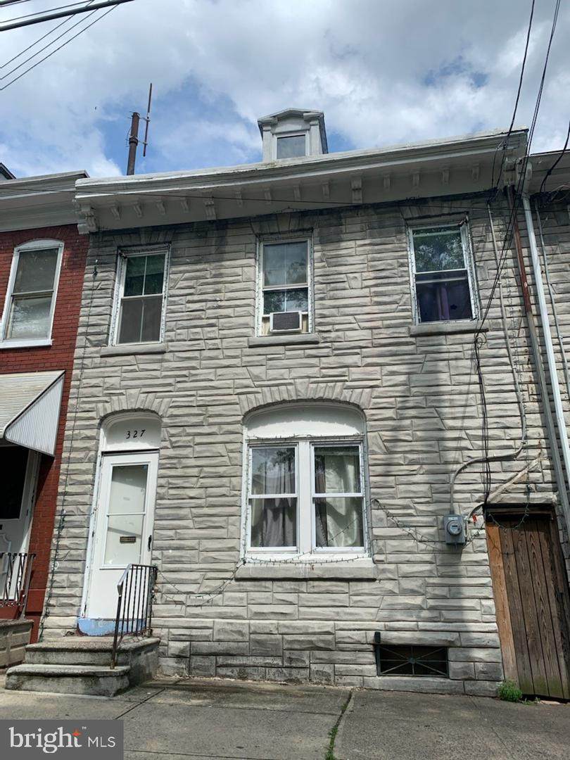 327 7TH Street - Photo 1
