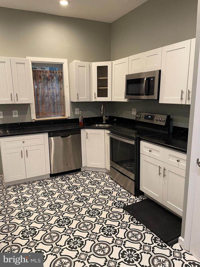 1738 Erie Avenue - Photo 1