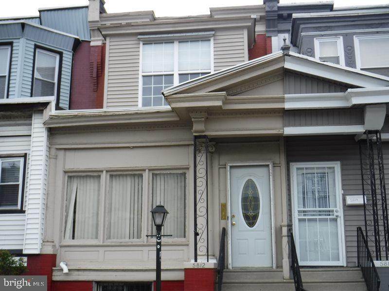 5812 Cedarhurst Street - Photo 1