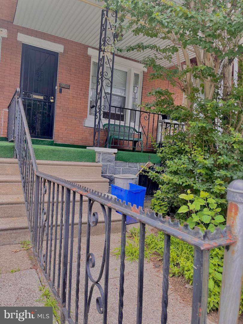 1632 Robinson Street - Photo 1