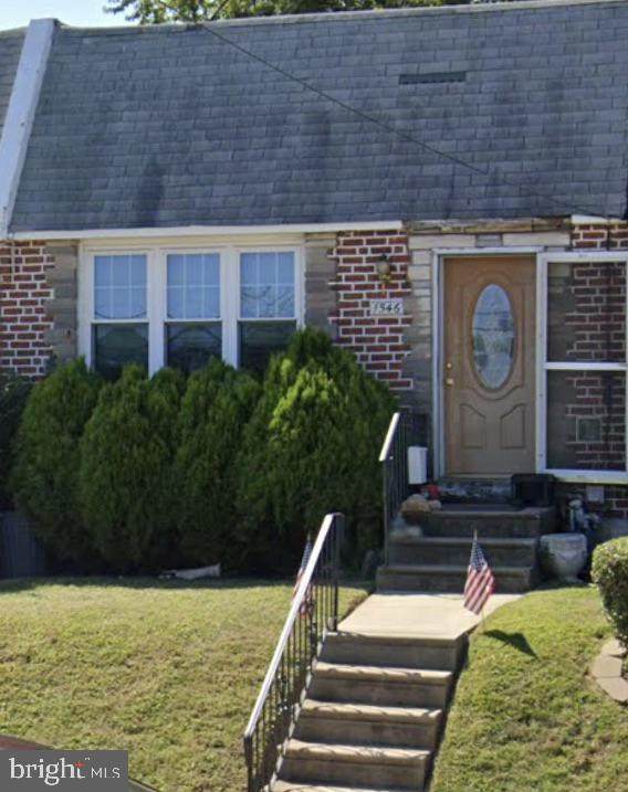 1546 Summit Street - Photo 1