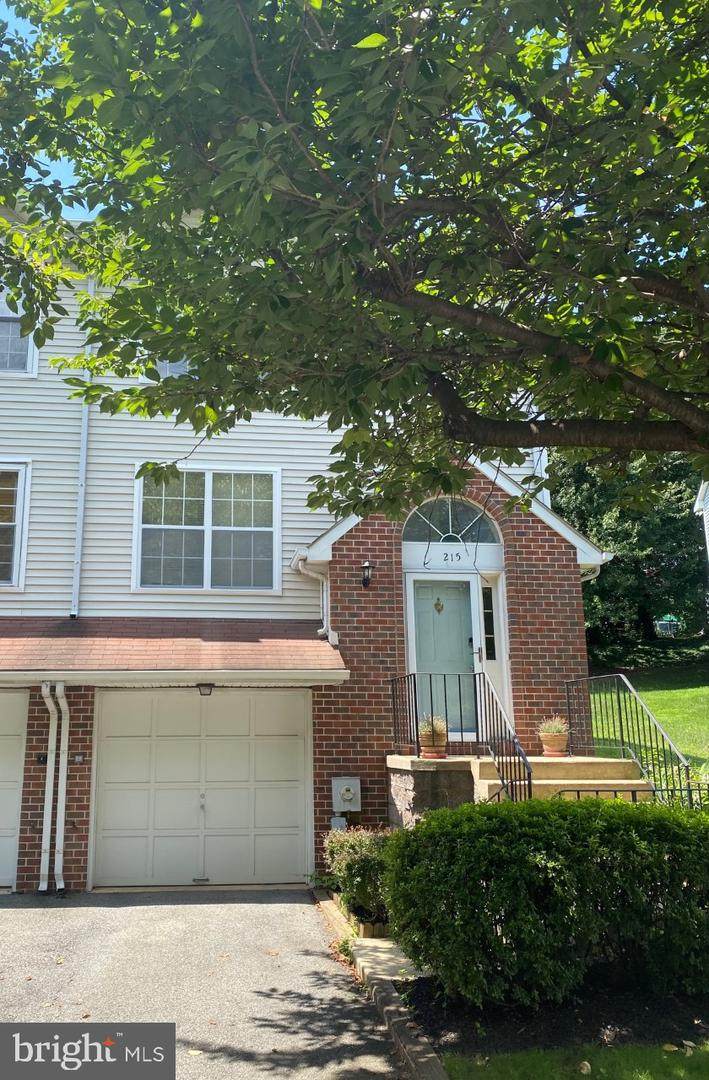 215 Benham Court - Photo 1