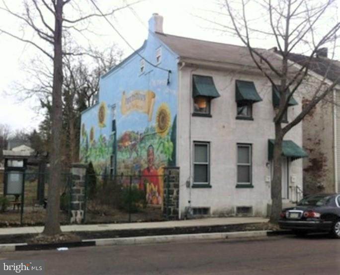 427 Chestnut Street - Photo 1
