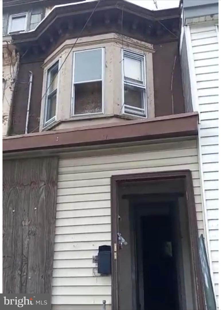 325-1/2 Hanover Street - Photo 1