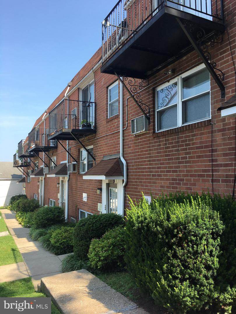 317 Poplar Street - Photo 1